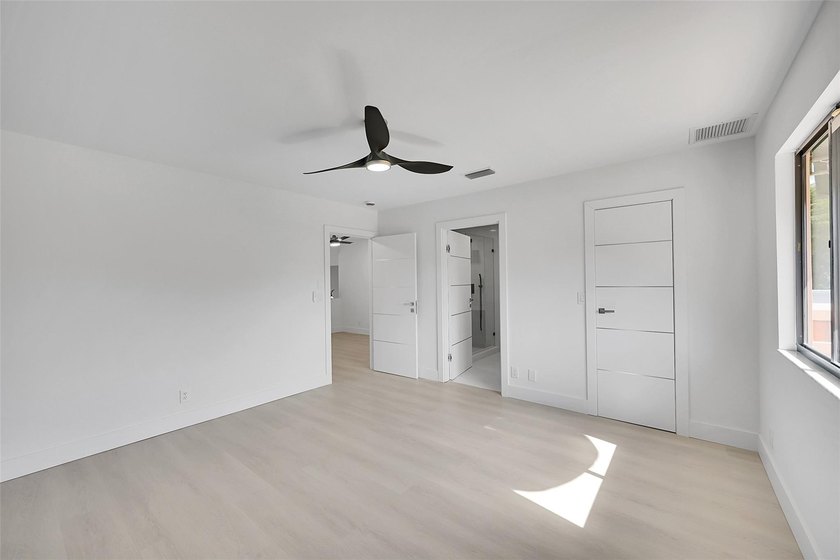 GREAT INVESTMENT. TENANT OCCUPIED. DO NOT DISTURB TENANT. This - photo 24