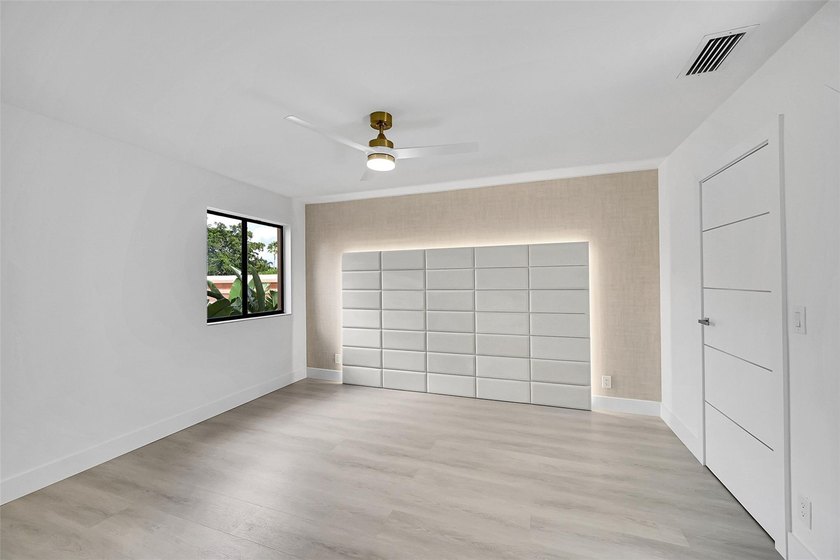 GREAT INVESTMENT. TENANT OCCUPIED. DO NOT DISTURB TENANT. This - photo 26