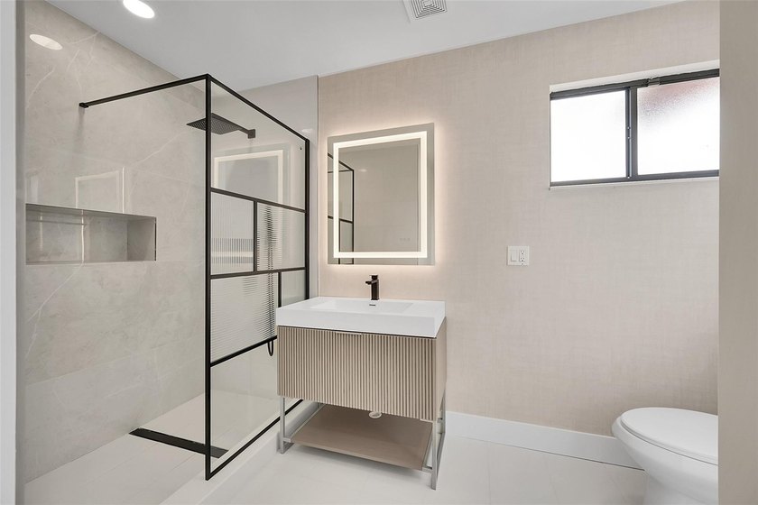 GREAT INVESTMENT. TENANT OCCUPIED. DO NOT DISTURB TENANT. This - photo 27