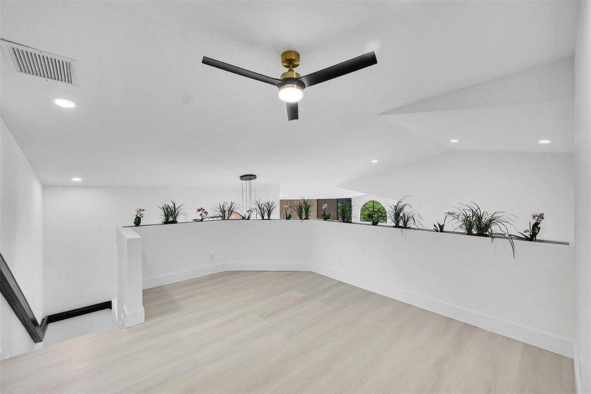 GREAT INVESTMENT. TENANT OCCUPIED. DO NOT DISTURB TENANT. This - photo 28
