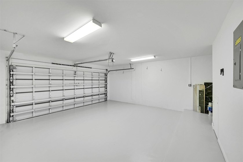 GREAT INVESTMENT. TENANT OCCUPIED. DO NOT DISTURB TENANT. This - photo 30