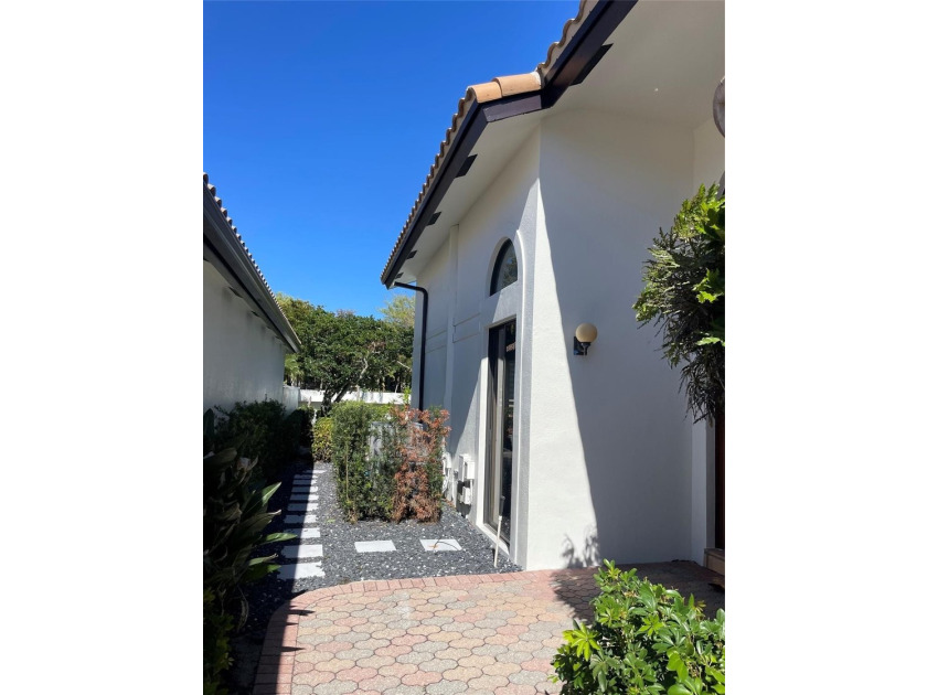 GREAT INVESTMENT. TENANT OCCUPIED. DO NOT DISTURB TENANT. This - photo 33