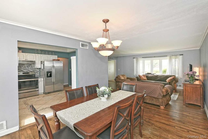 Price Improvement! Welcome to this beautifully maintained home - photo 13
