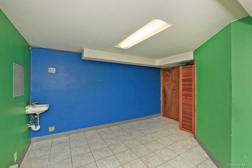Price Improvement! Welcome to this beautifully maintained home - photo 29