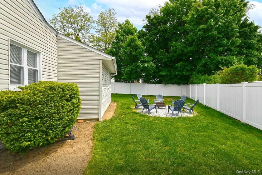 Price Improvement! Welcome to this beautifully maintained home - photo 32