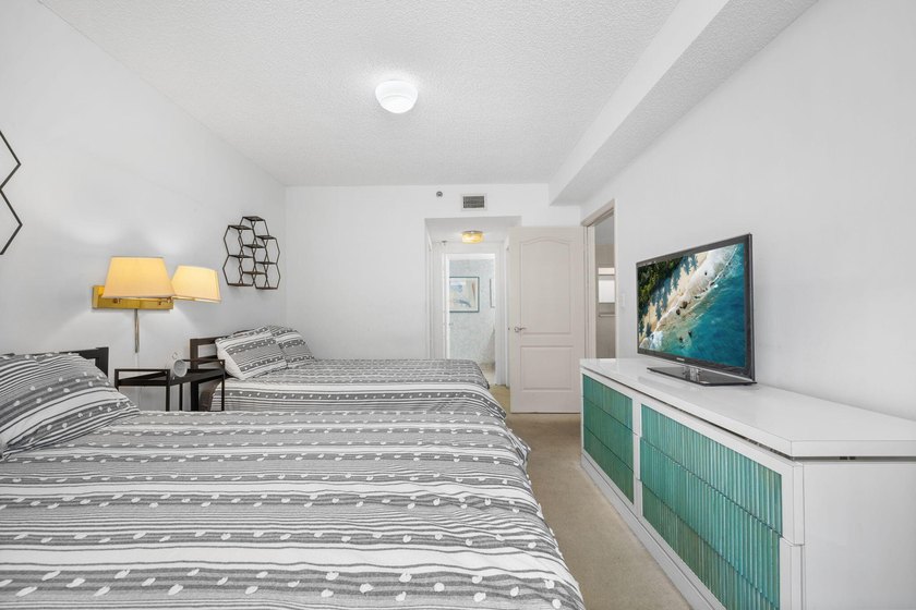 Calling all investors and renovators - this oversized 2 bed, 3 - photo 21