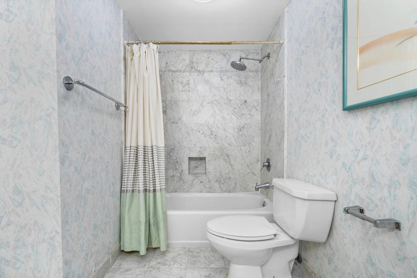 Calling all investors and renovators - this oversized 2 bed, 3 - photo 22