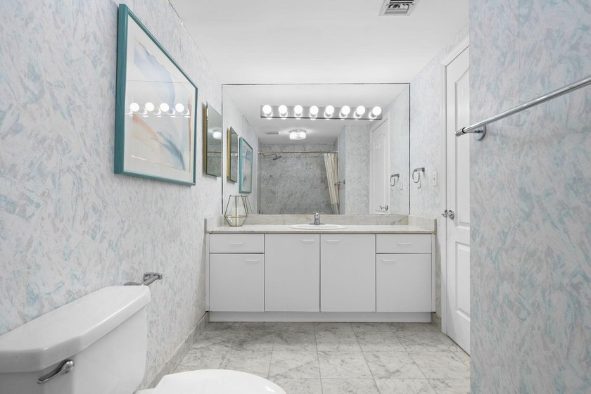 Calling all investors and renovators - this oversized 2 bed, 3 - photo 23