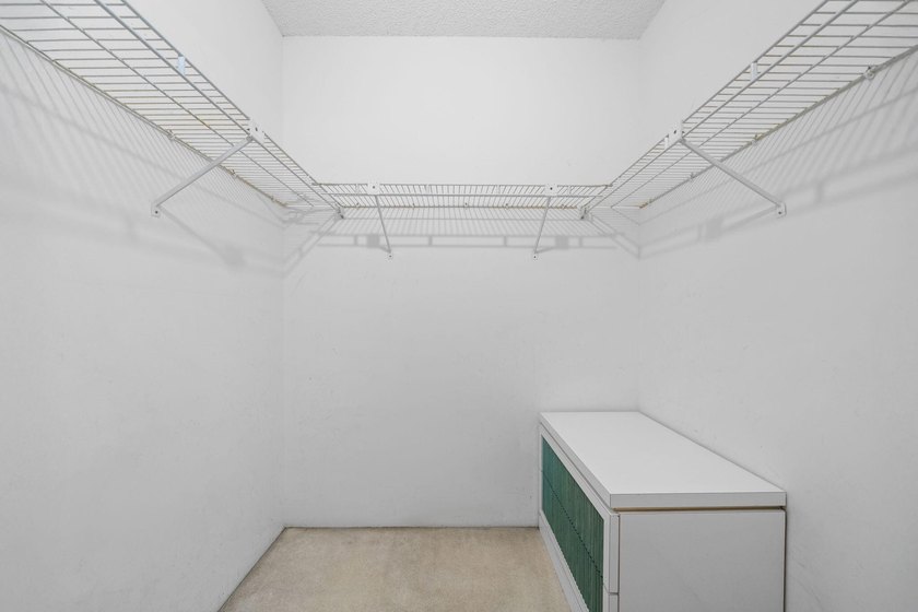 Calling all investors and renovators - this oversized 2 bed, 3 - photo 24