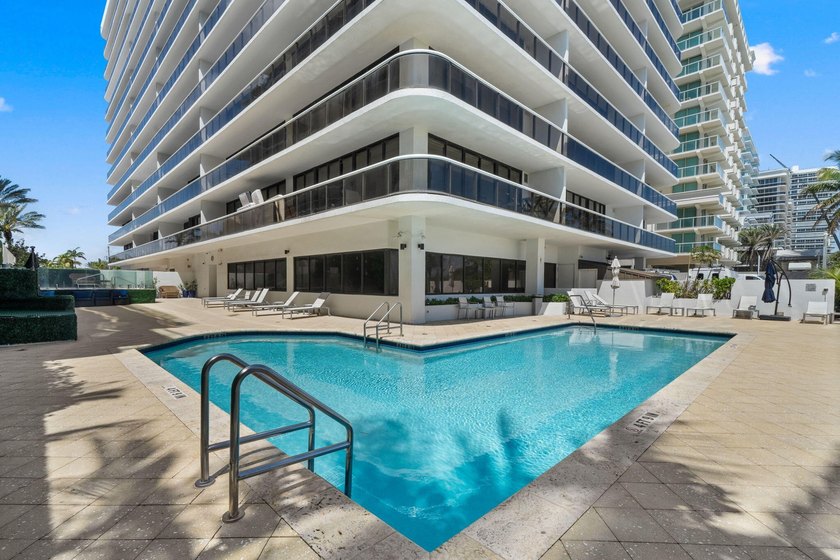 Calling all investors and renovators - this oversized 2 bed, 3 - photo 32