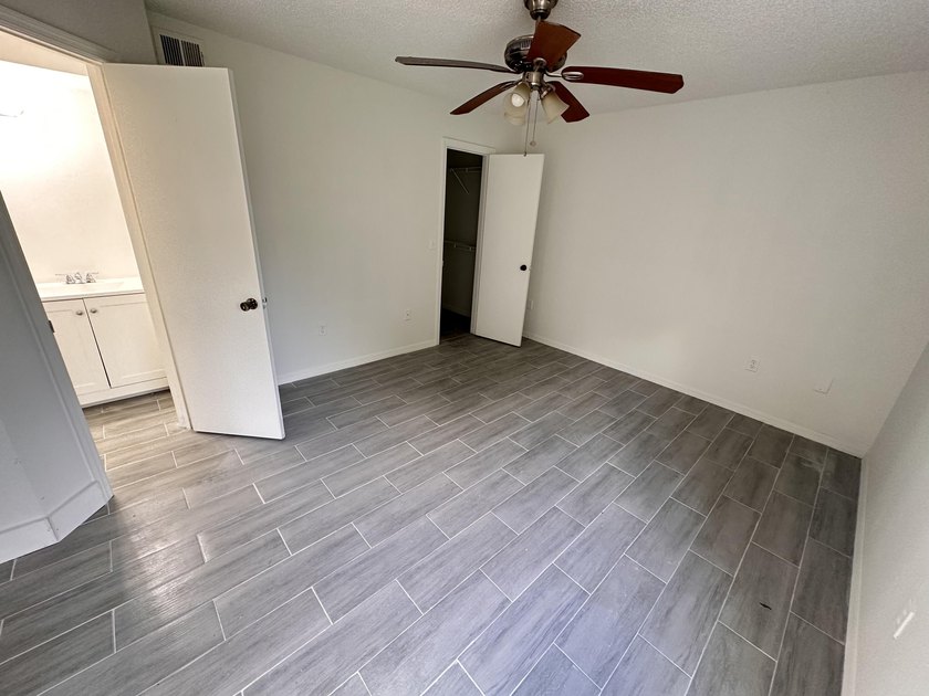 Welcome to paradise in West Palm Beach! This recently updated - photo 11