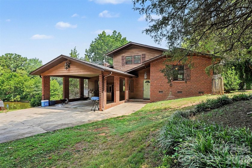 Welcome to this beautifully updated 3-bed, 2-bath home in the - photo 2