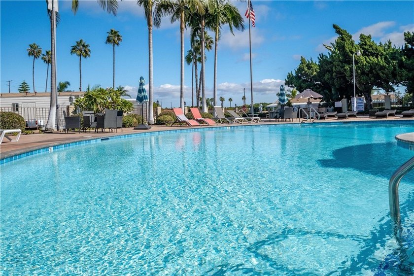Wake up to stunning panoramic city views and unwind to ocean - photo 46
