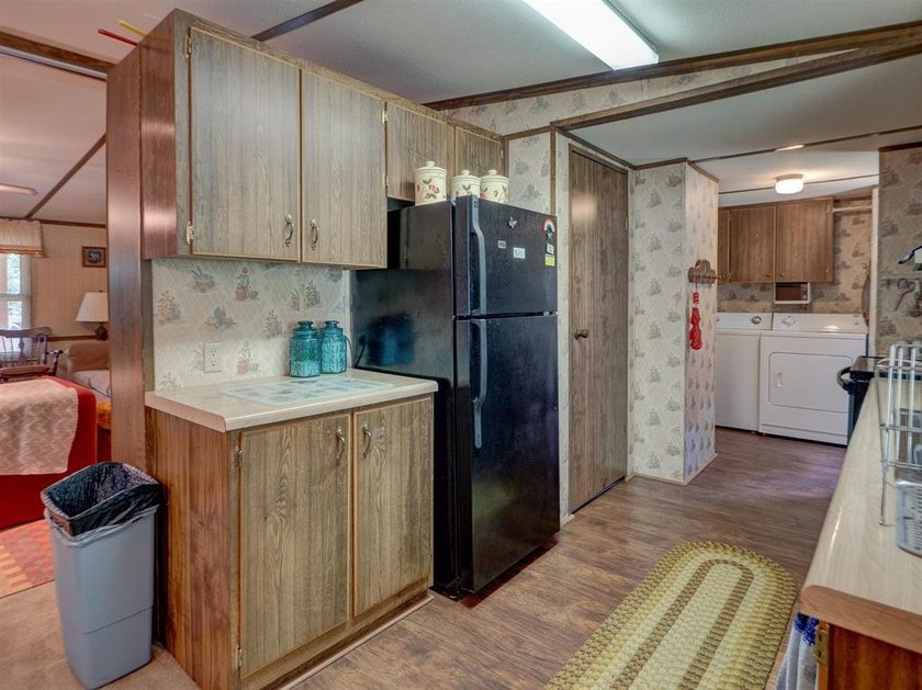 Welcome to lake life at Rough River Lake! This fully furnished - photo 4
