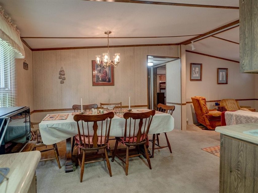 Welcome to lake life at Rough River Lake! This fully furnished - photo 7