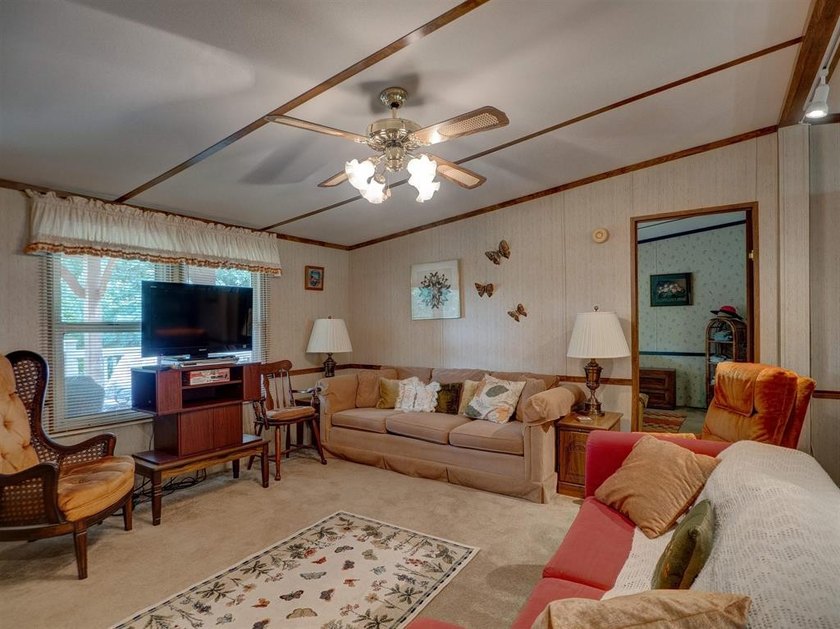 Welcome to lake life at Rough River Lake! This fully furnished - photo 9