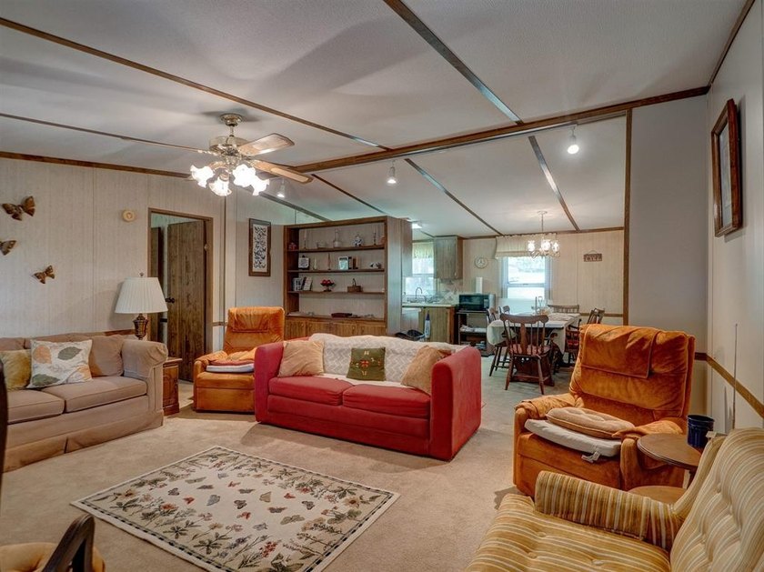 Welcome to lake life at Rough River Lake! This fully furnished - photo 10