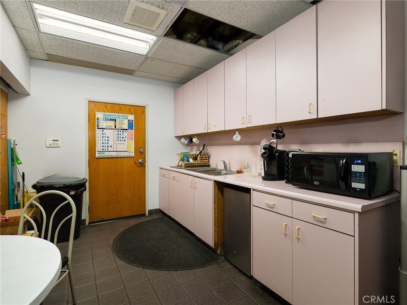 MAJOR PRICE REDUCTION! Unbelievable opportunity to own this - photo 11