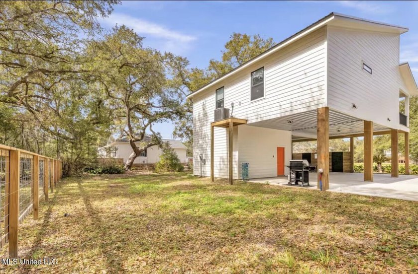 ''THE TREEHOUSE'' - A Luxurious Mid-Century, MODERN designed - photo 26
