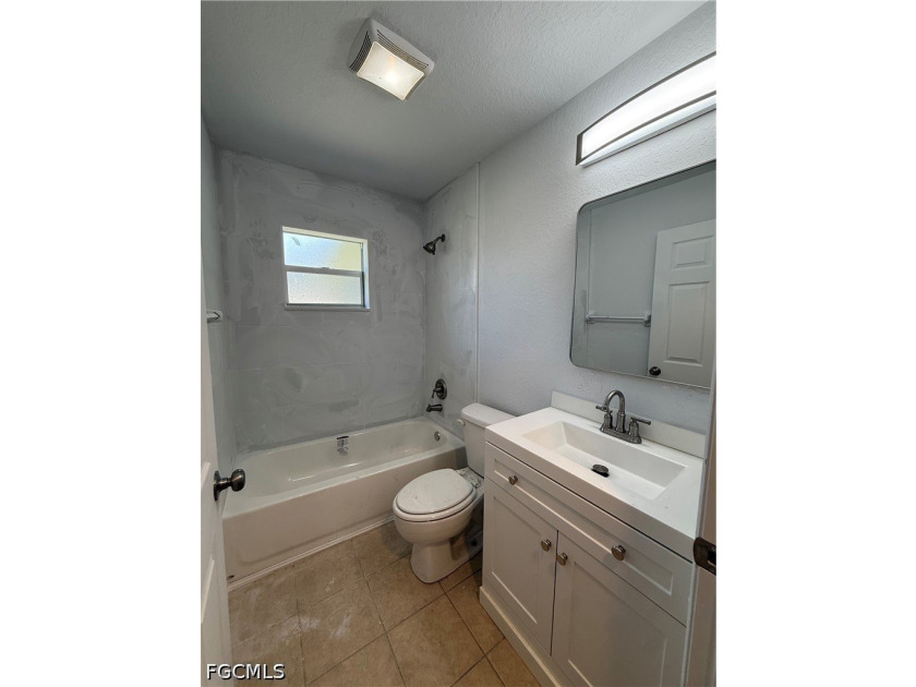 Beautiful 3 bedroom 2 bath CBS home on oversized waterfront lot - photo 16