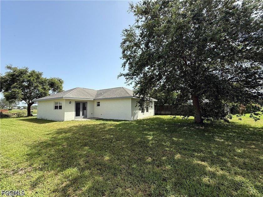 Beautiful 3 bedroom 2 bath CBS home on oversized waterfront lot - photo 19