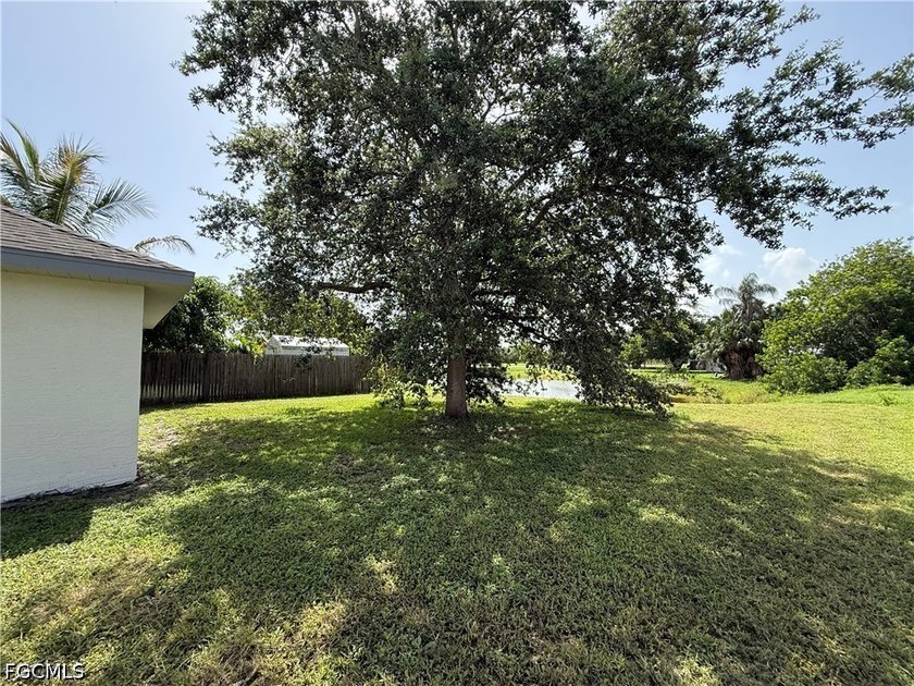Beautiful 3 bedroom 2 bath CBS home on oversized waterfront lot - photo 20