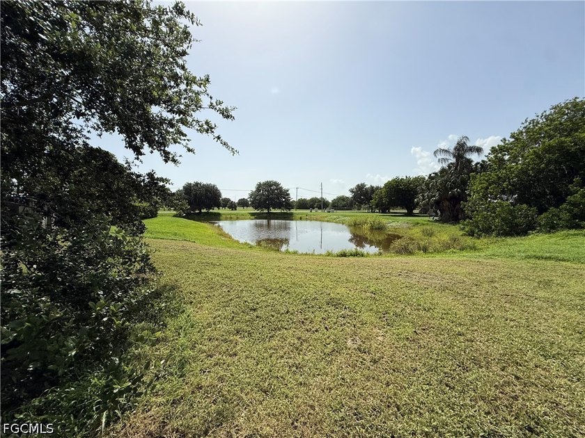 Beautiful 3 bedroom 2 bath CBS home on oversized waterfront lot - photo 22