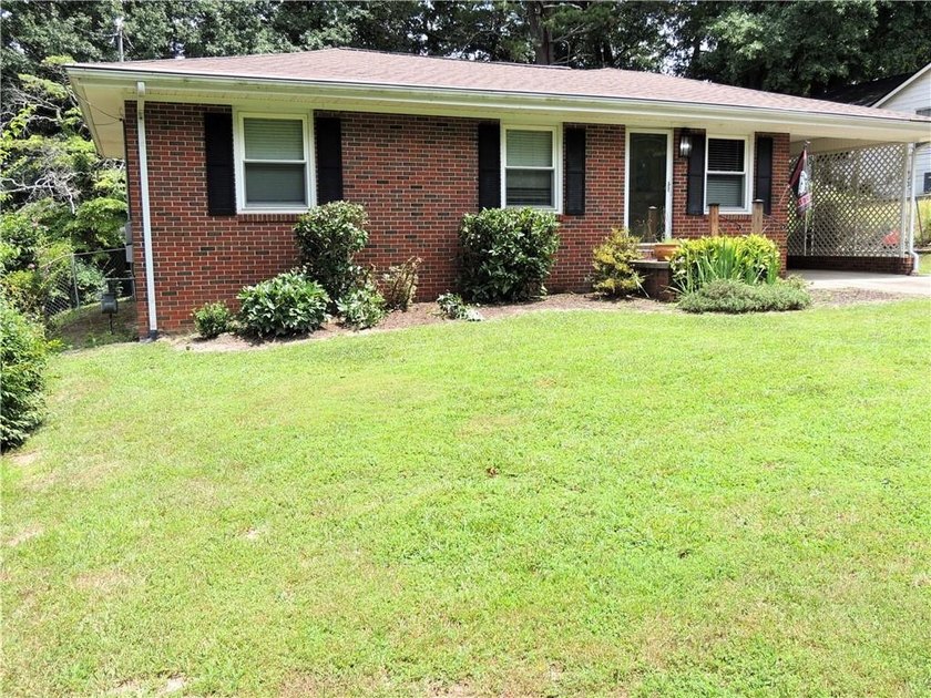 LOCATION LOCATION LOCATION! Incredible Convenience to Hot Green - photo 3