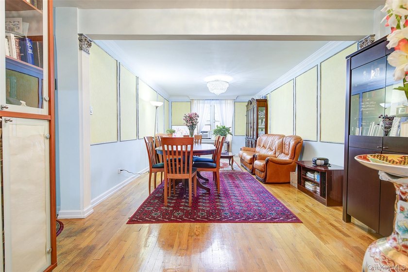 Large 2 bedroom/Jr.4 in move in condition-lots of windows-bright - photo 2