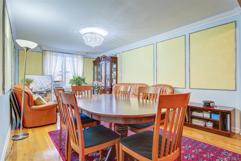 Large 2 bedroom/Jr.4 in move in condition-lots of windows-bright - photo 3