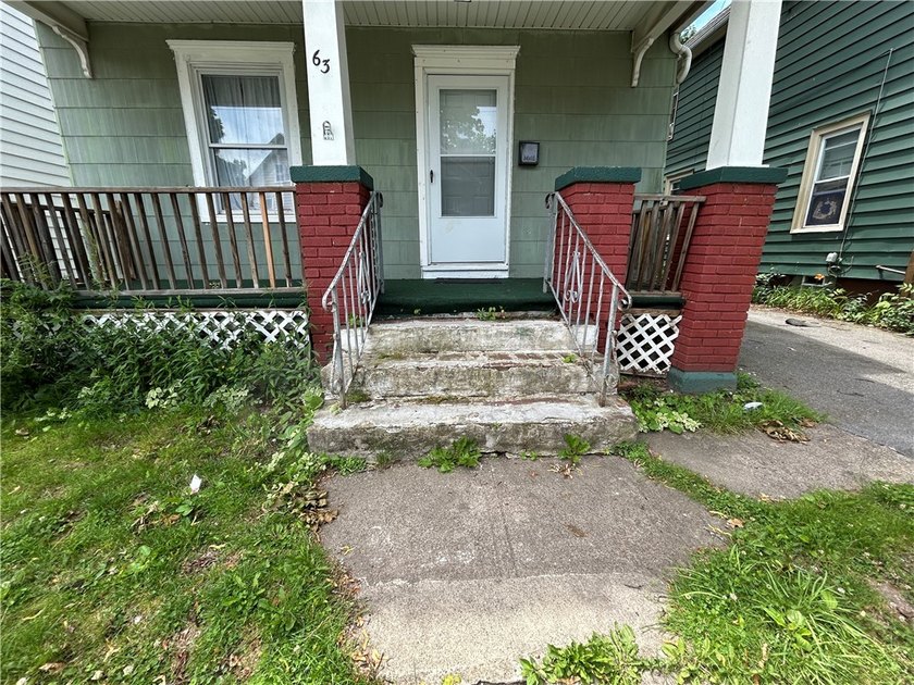 Spacious 4 bedroom Colonial! Currently rented at $1,512 per - photo 3