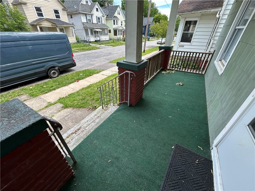 Spacious 4 bedroom Colonial! Currently rented at $1,512 per - photo 4
