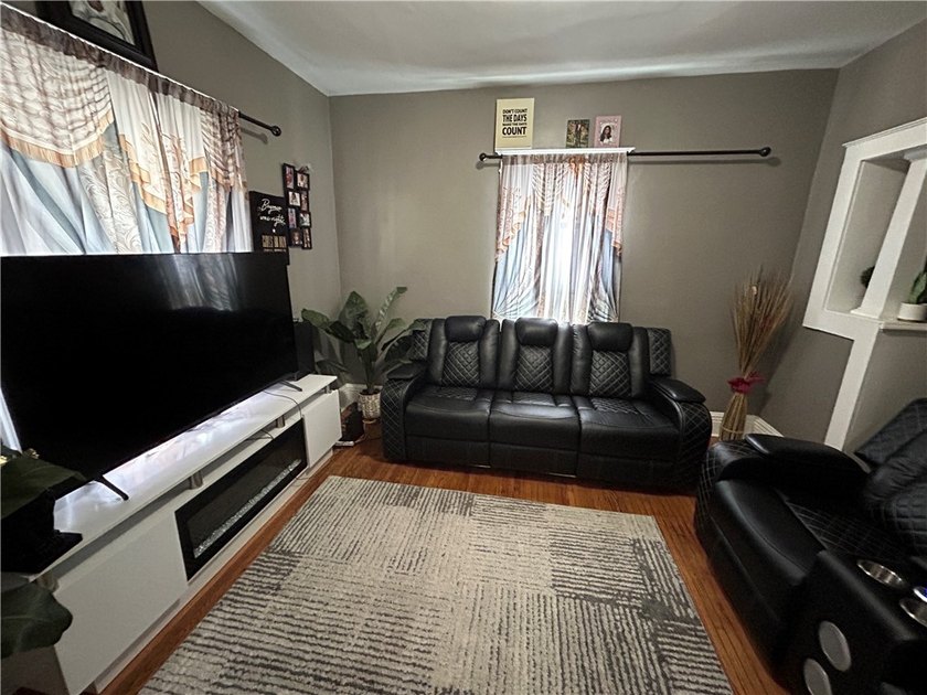 Spacious 4 bedroom Colonial! Currently rented at $1,512 per - photo 6