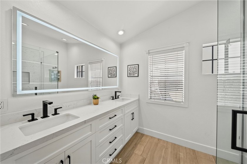 Welcome to this Completely Remodeled 3-bedroom, 3-bathroom home - photo 13