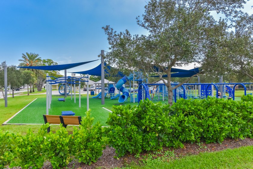 The perfect Handy-man special with a 10,000 sqft lot. Amazing - photo 16