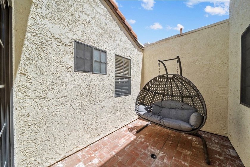 Welcome to this Completely Remodeled 3-bedroom, 3-bathroom home - photo 19