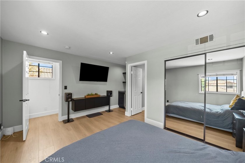 Welcome to this Completely Remodeled 3-bedroom, 3-bathroom home - photo 21