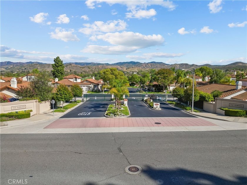 Welcome to this Completely Remodeled 3-bedroom, 3-bathroom home - photo 27