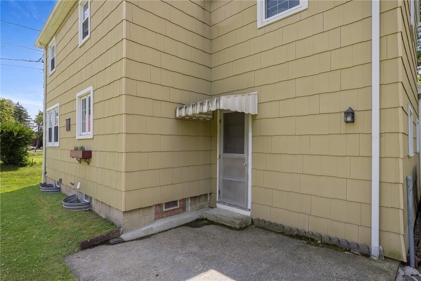 Great location in the heart of Brighton with highly sought-after - photo 8