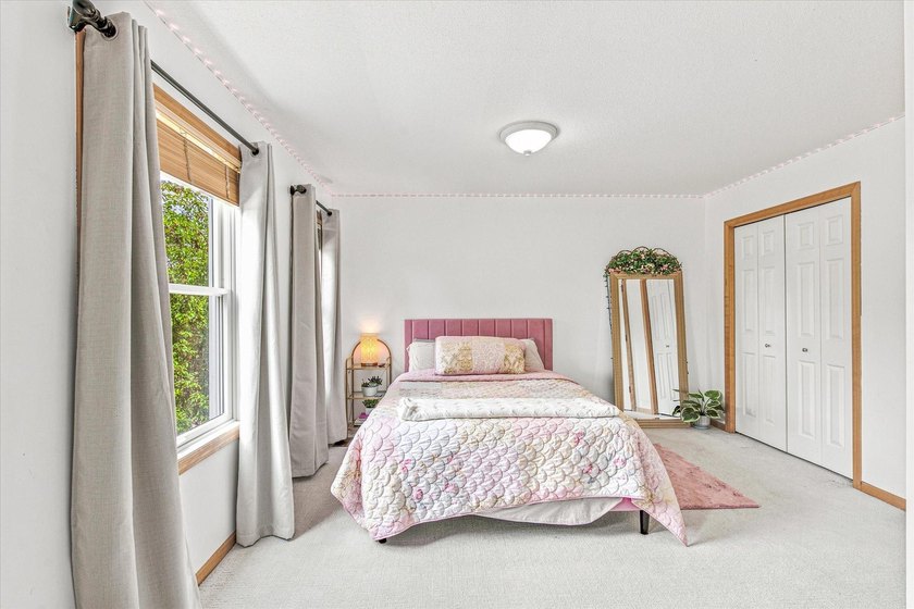 Welcome to this charming 4-bedroom, 4-bathroom home located on a - photo 33