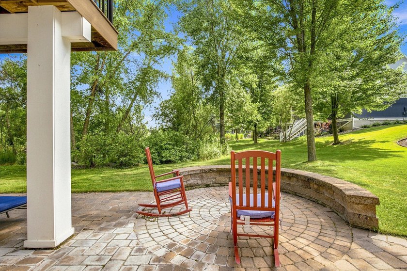 Welcome to this charming 4-bedroom, 4-bathroom home located on a - photo 44