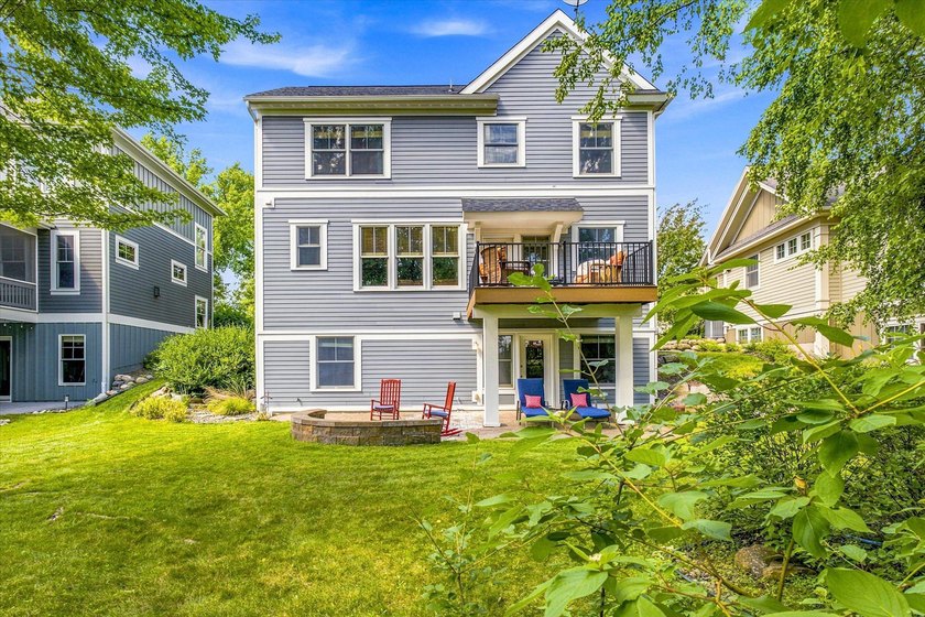 Welcome to this charming 4-bedroom, 4-bathroom home located on a - photo 45