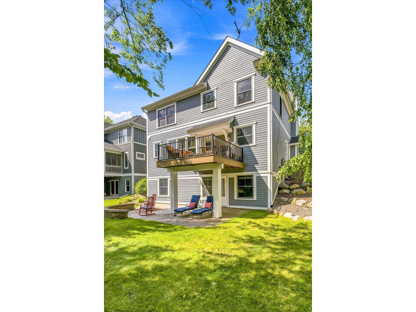 Welcome to this charming 4-bedroom, 4-bathroom home located on a - photo 47