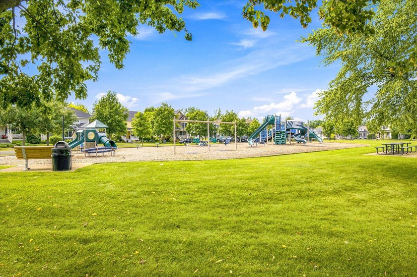 Welcome to this charming 4-bedroom, 4-bathroom home located on a - photo 51