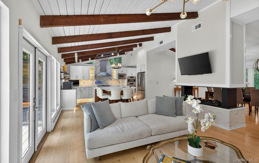Beautiful Expansive Ponderosa Ranch in the desirable West Hills - photo 11