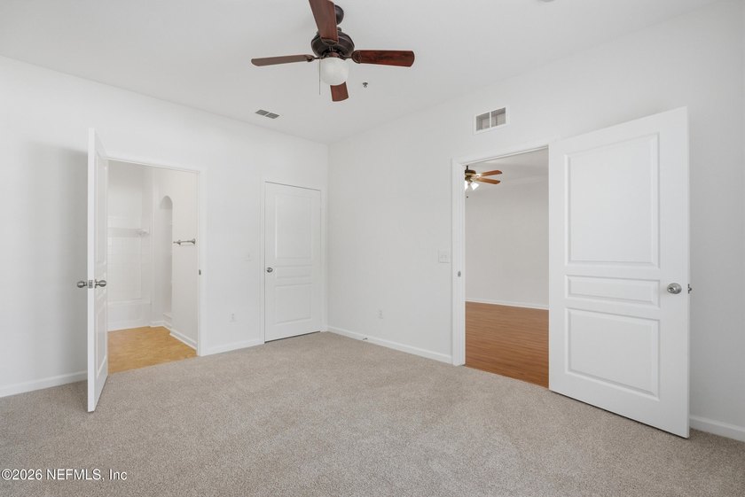 Beautifully updated 2-bedroom, 2-bath ground-floor condo - photo 22