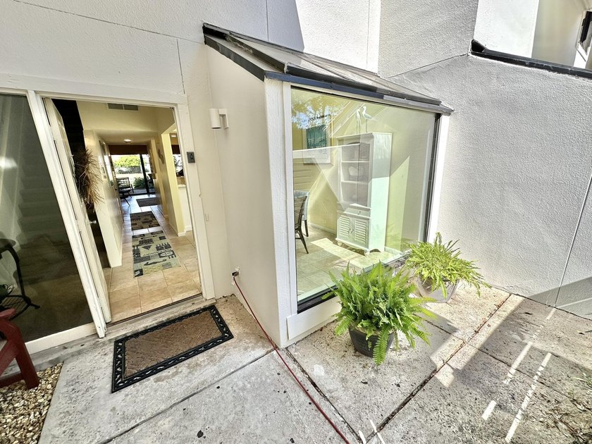 This beautiful Beachwalk Villa is being sold fully furnished and - photo 2
