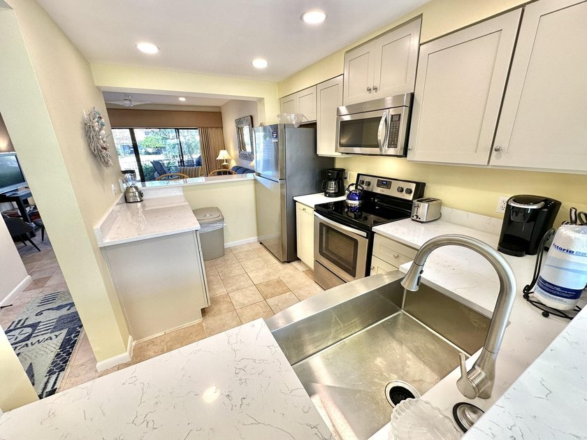 This beautiful Beachwalk Villa is being sold fully furnished and - photo 8