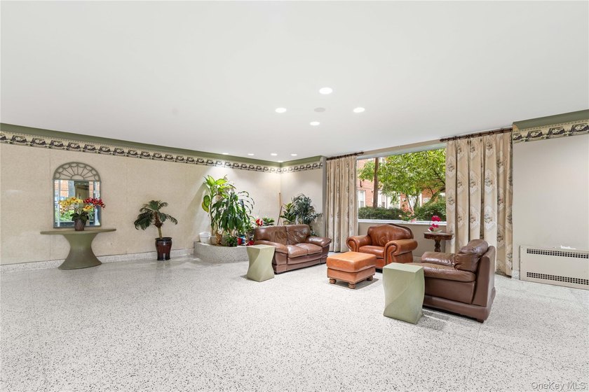 Immaculate and spacious 800 SF Junior 4 co-op residence in the - photo 6