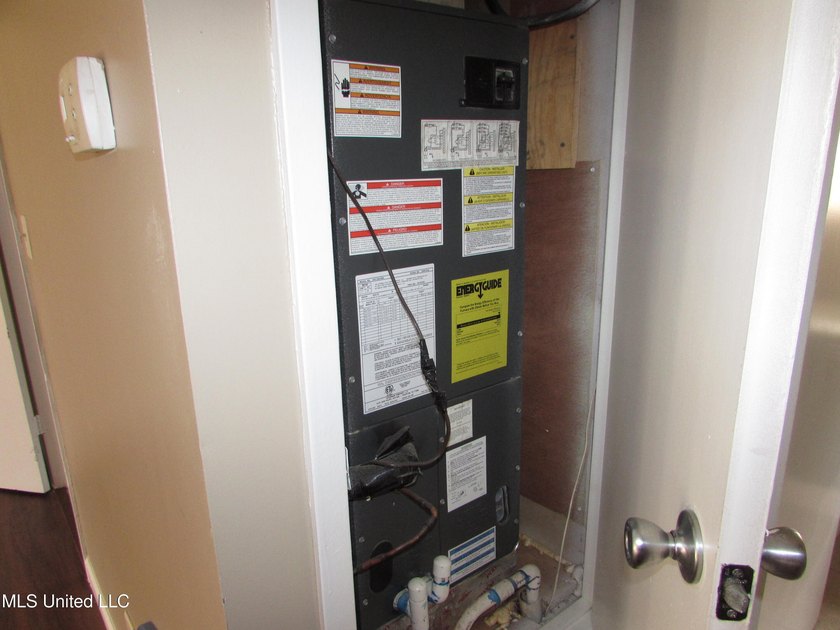 Tri Level Townhome near Pass Rd and Courthouse Rd. Single car - photo 11